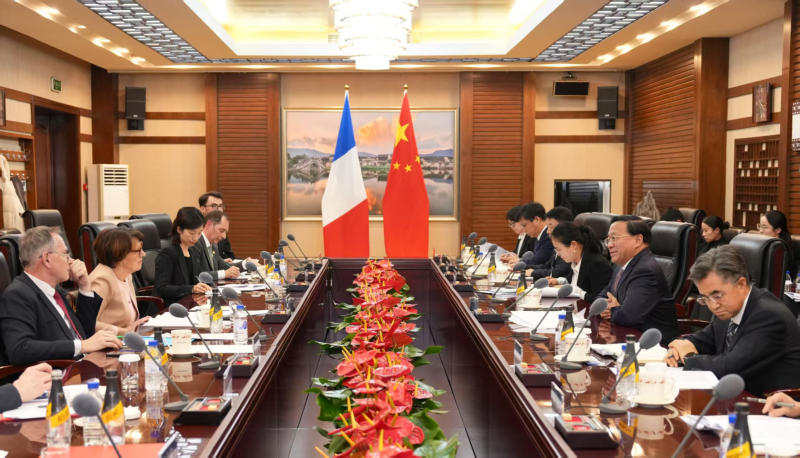 韩俊会见法国农业、农食和粮食主权部 部长安妮·热纳瓦尔