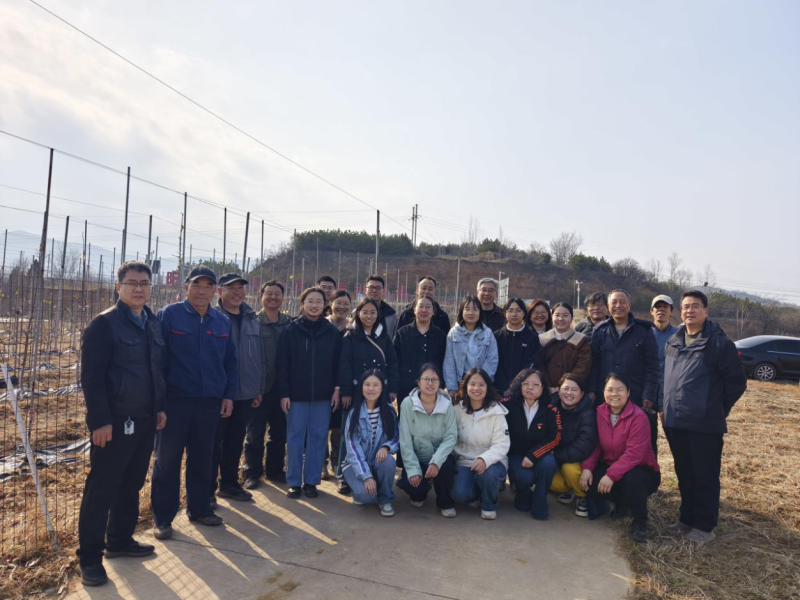 市农业农村局开展“春日修剪‘硒’望枝 初心映照党旗红”主题党日活动