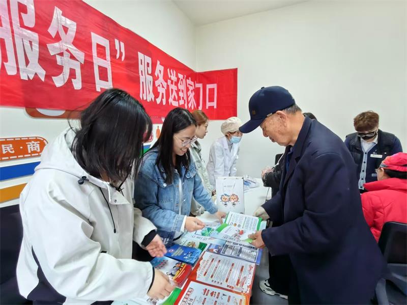 市农业农村局参加“便民服务日”活动