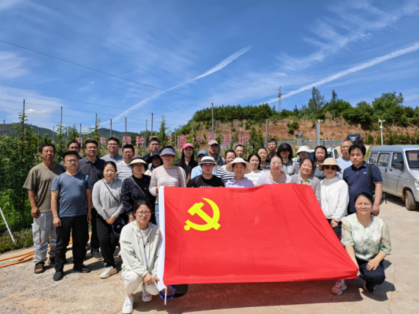 党建引领提技能    田间实干践初心